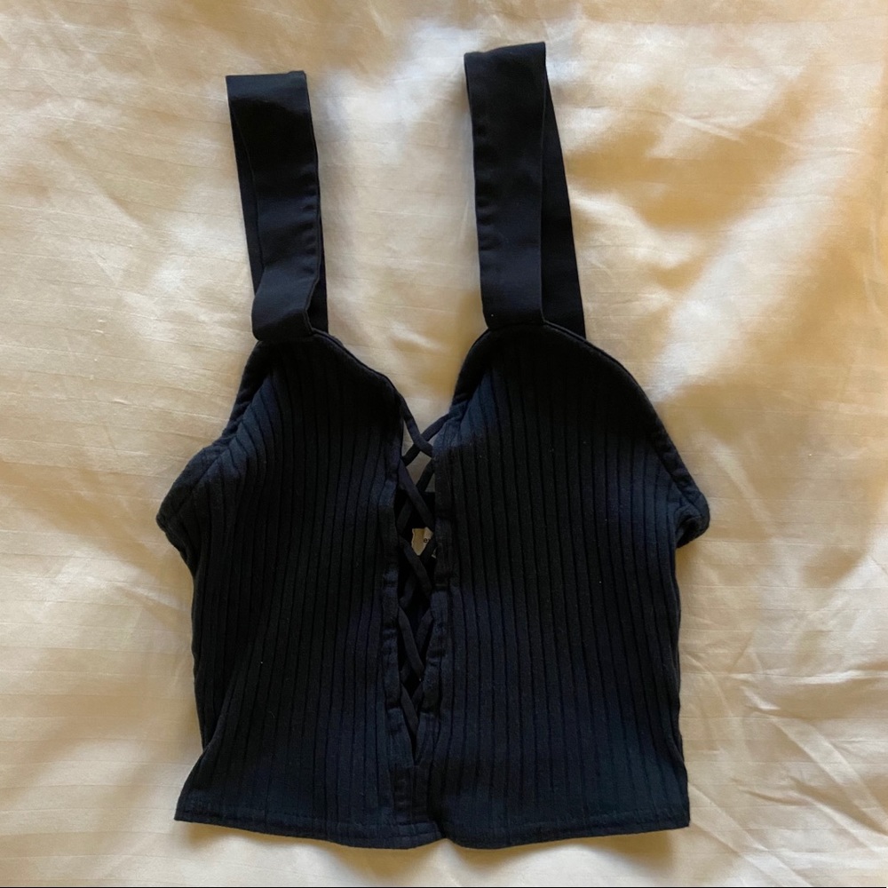 UBRAN OUTFITTERS CROP TOP